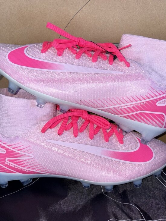 Athletic_Shoes